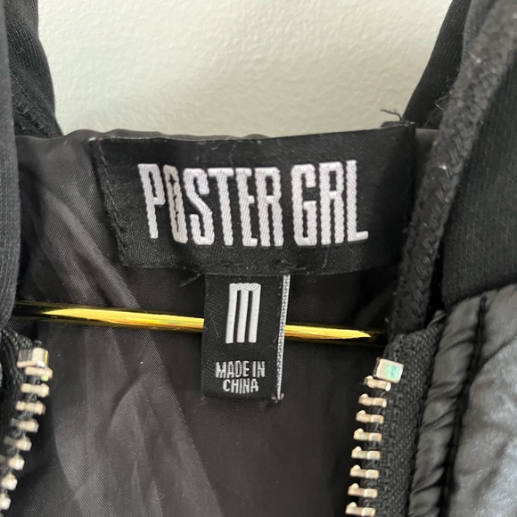 Poster girl black cropped puffer with hood. Light weight and looks great! Size M - Picture 3 of 3